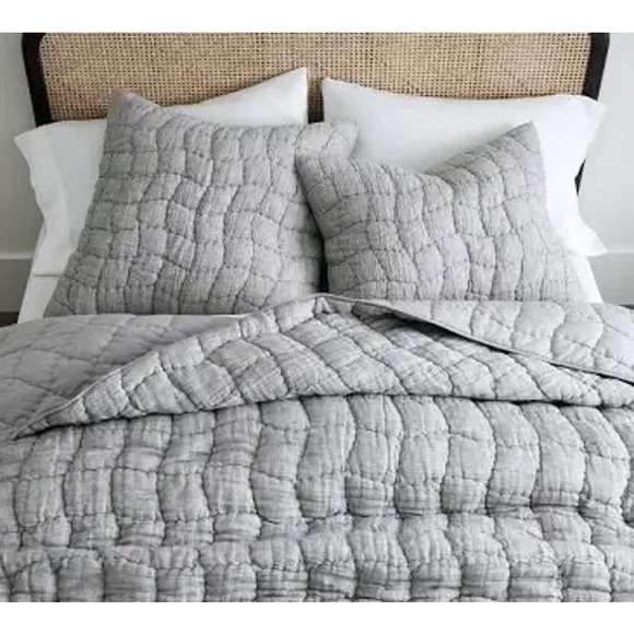 Pottery Barn Cloud Handcrafted Cotton/Linen Quilt King Cal King $299